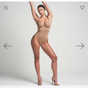 SKIMS Sienna PUSH-UP THONG BODYSUIT
